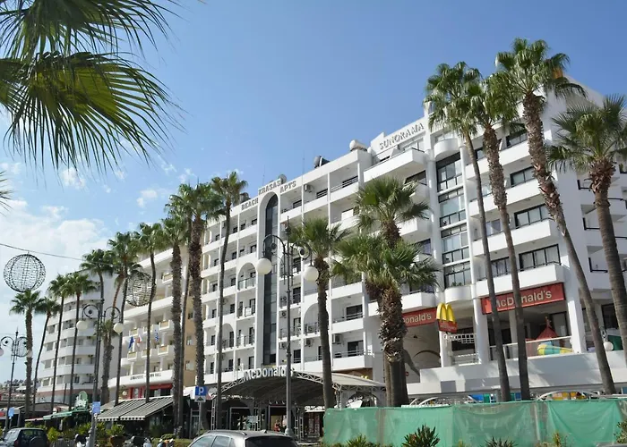 Les Palmiers Sunorama Beach Apartments